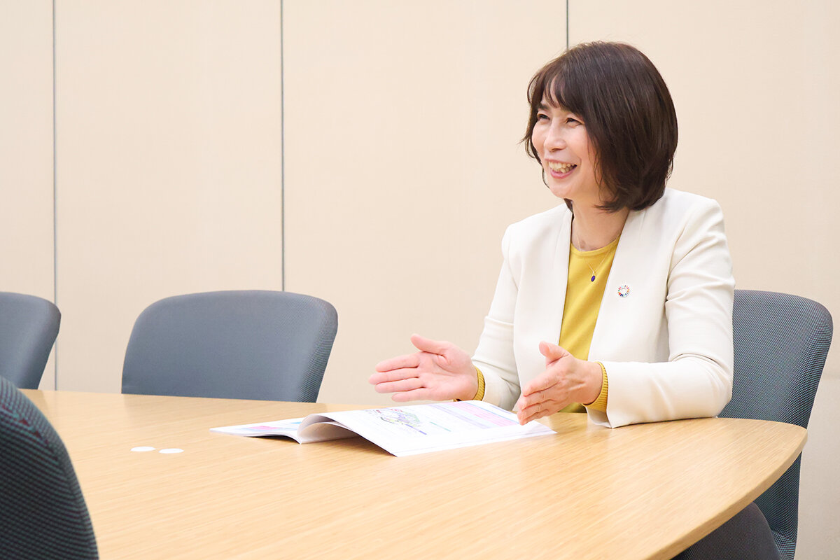 どんな未来につながるかについて説明する相良部長