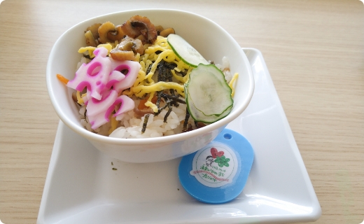 ①従業員食堂における寄付活動の実施